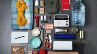 外出先で地震が起きたら?ワーママが教える「0次防災」と車載用リスト