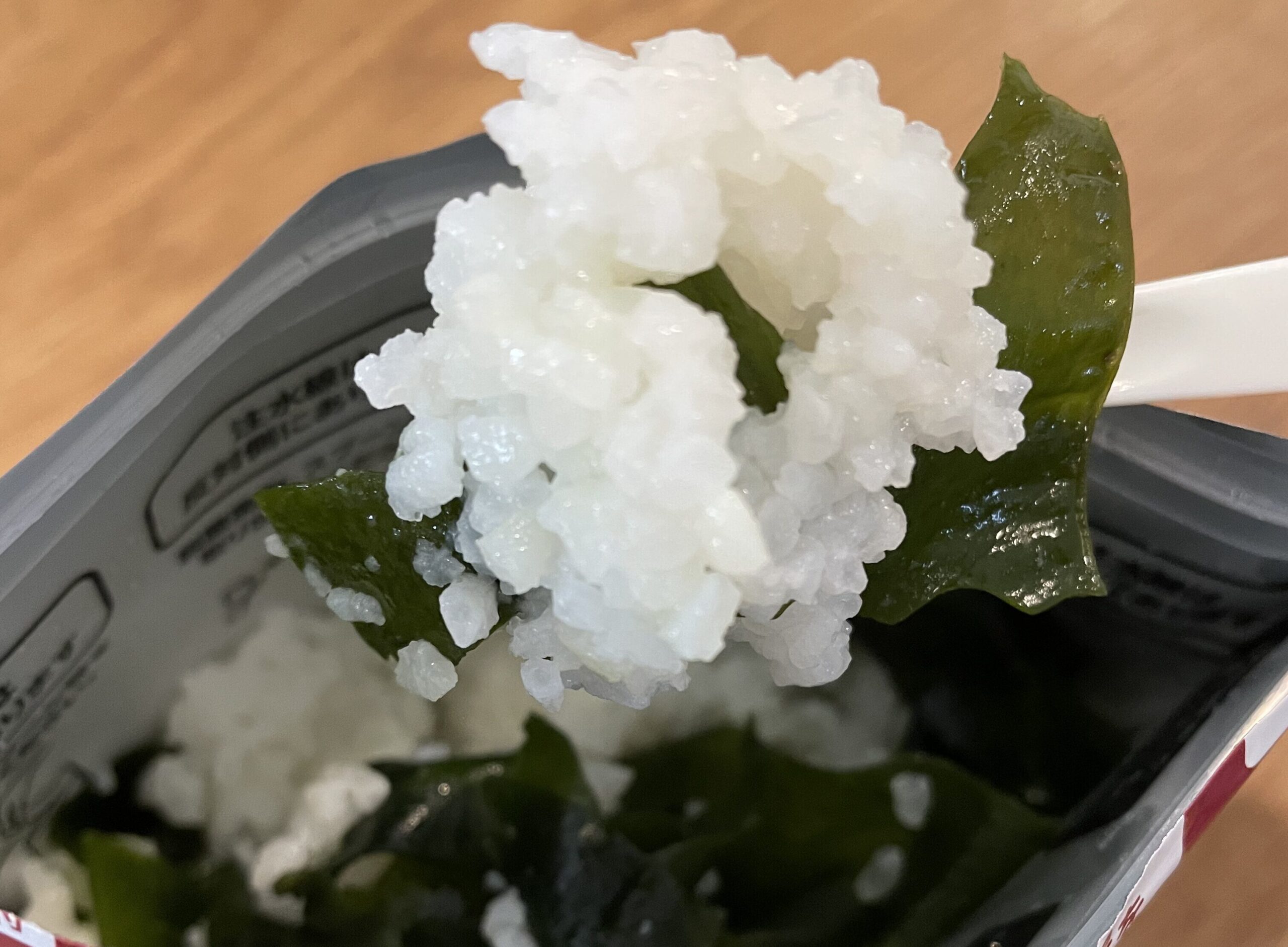 【実食レポ】アルファ米×乾燥わかめで「即席わかめご飯」を作ってみた!